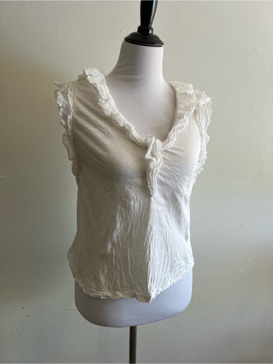 Anthropologie Tops - Anthropologie Cream Ruffled V-Neck Sleeveless Camisole